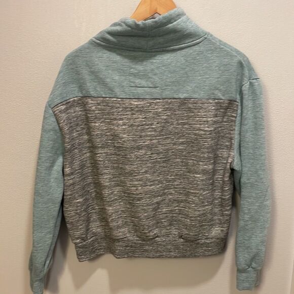 NWOT Reflex woman’s mock turtleneck grey and green sweatshirt - Picture 7 of 9